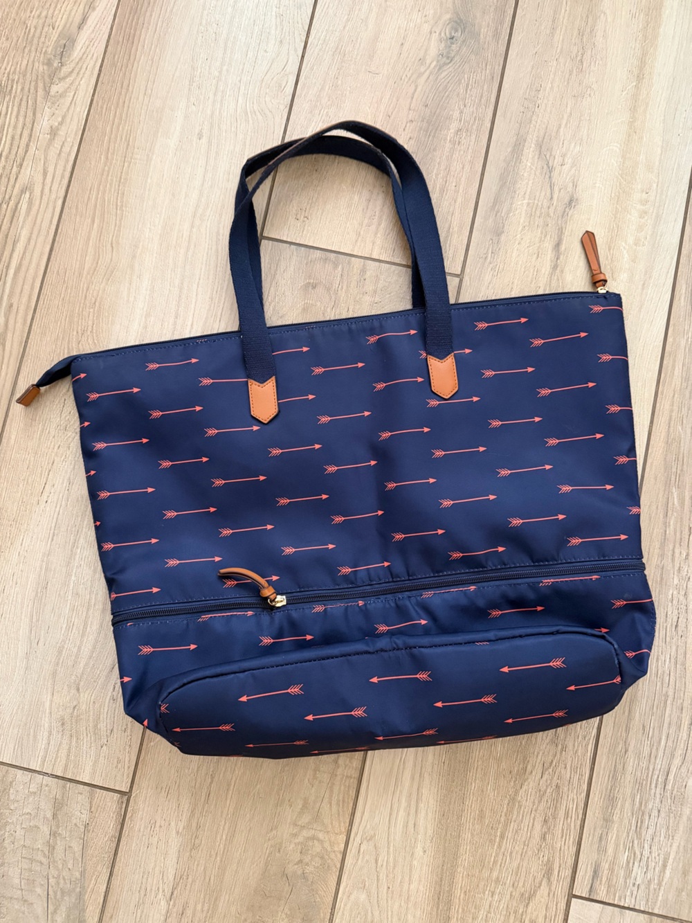 Stella & Dot Daytripper Expandable Tote + Complementing Hideaway Pouch - Picture 2 of 10